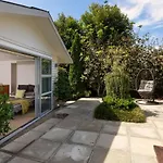 Cozy Studio Close To Cbd & Beach In Westmere